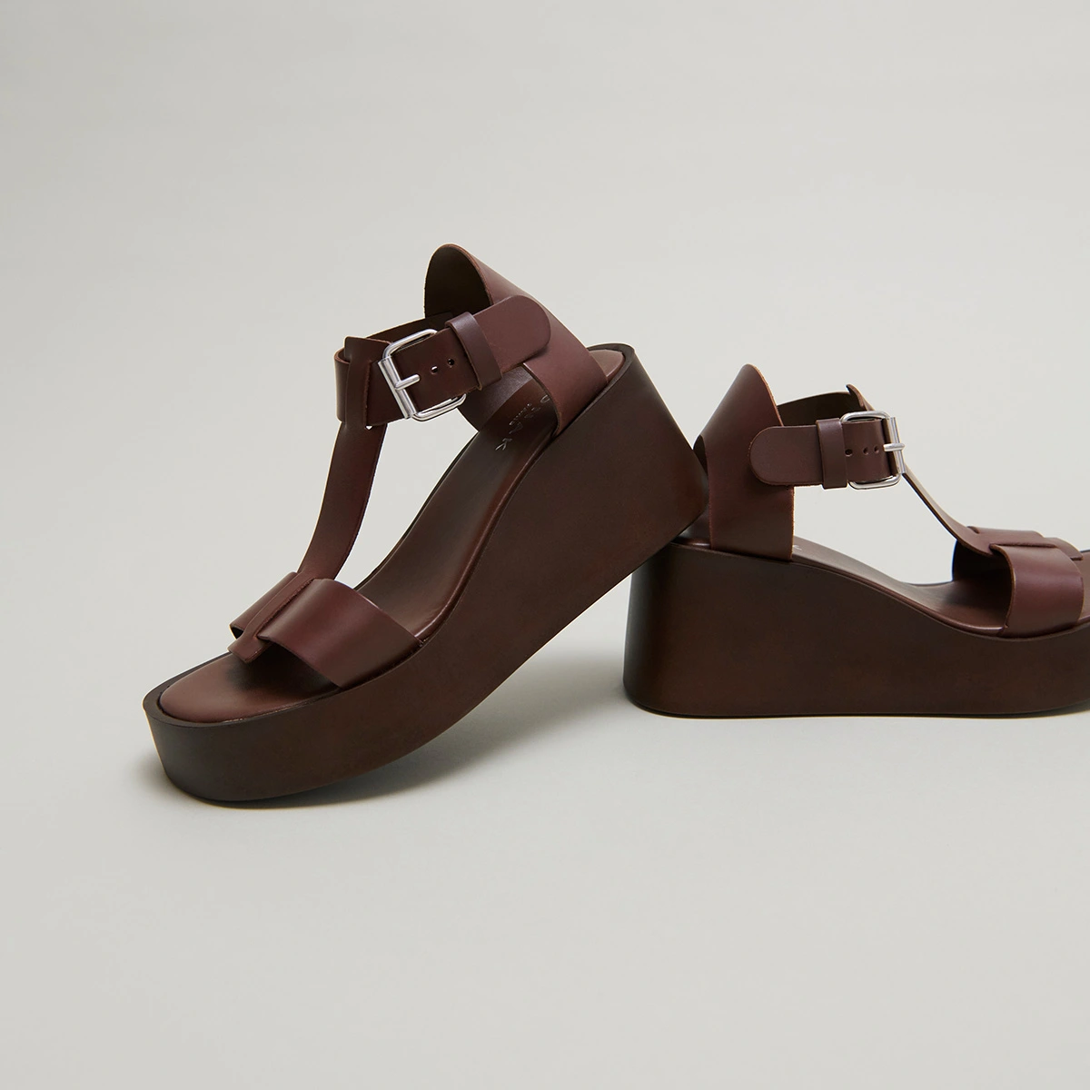 Wedge sandals with adjustable buckles in dark brown leather | ESTELLE