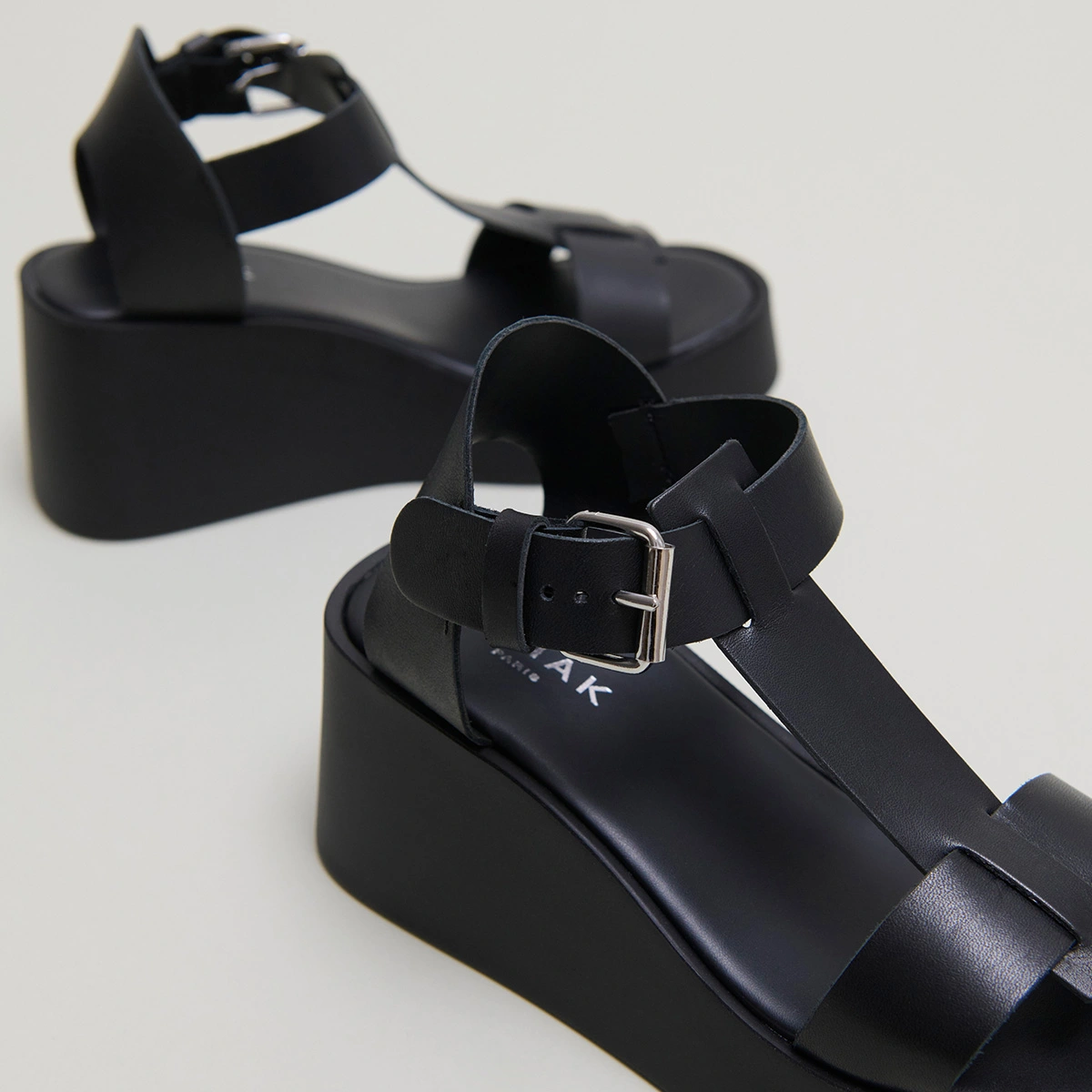 Wedge sandals with adjustable buckles in black leather | ESTELLE