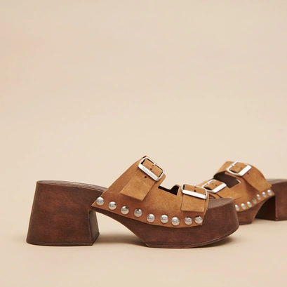 Platform mules with open toes en croute cognac | ELLA