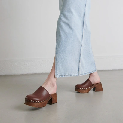Platform mules in dark brown leather | ELLIOT