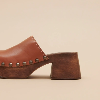 Platform mules in cognac leather | elliot