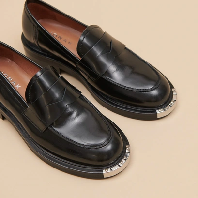 Loafers with metallic parts in black glazed leather | DJAMBA