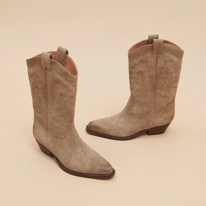 Boots with bevelled heels in taupe suede | DONATELLA