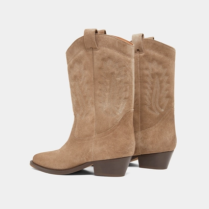 Boots with bevelled heels in taupe suede | DONATELLA