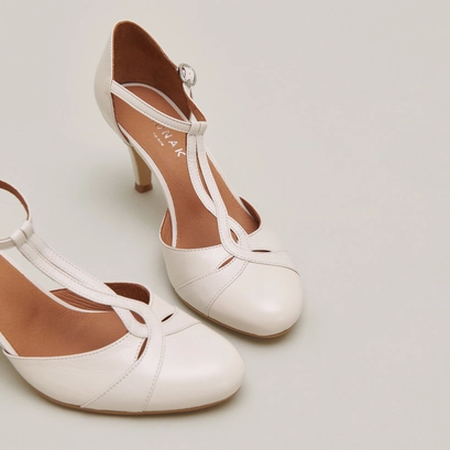 Heeled Mary Janes and adjustable buckles in ecru distressed leather | VERMEIL