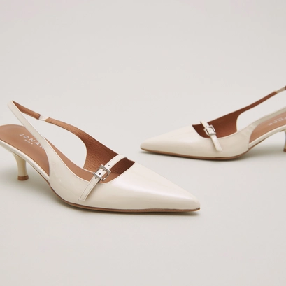 Heeled pumps in ecru patent | damoiselle