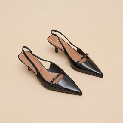 Heeled pumps in black patent | DAMOISELLE