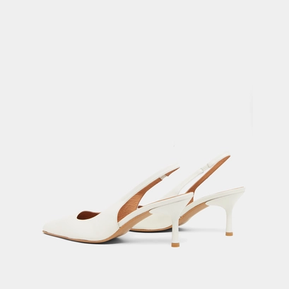 Pointed-toe pumps in ecru leather | diamantine
