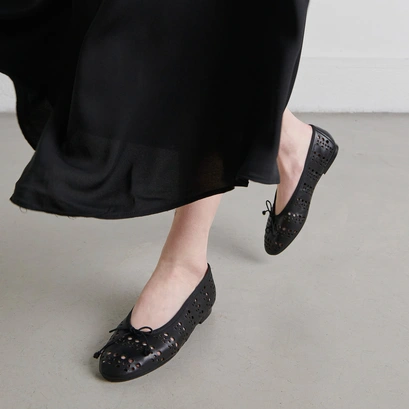 Cut-out ballet flats in black leather | DILANA