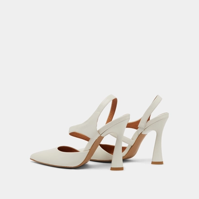 Pointed-toe pumps in ecru leather | DOROTHE