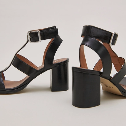 Heeled sandals in black leather | vilma