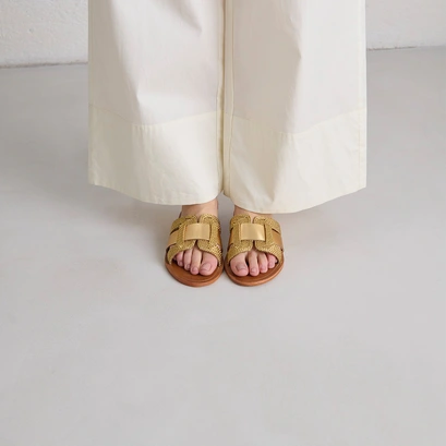 Flat sandals with wide straps in gold rope and gold leather | wilou