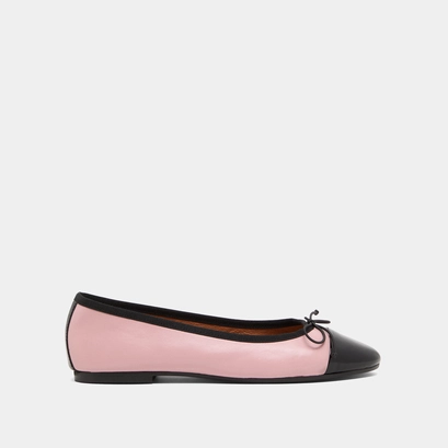Ballet flats with round toes and bows in pink leather and black patent | DAXI