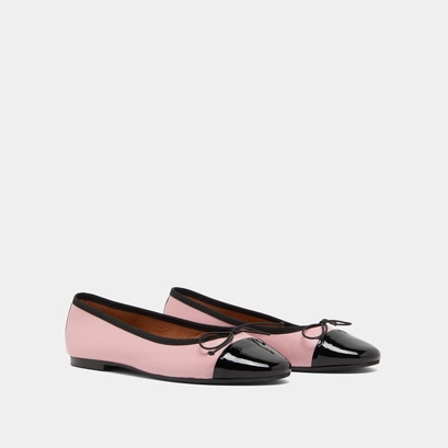 Ballet flats with round toes and bows in pink leather and black patent | DAXI