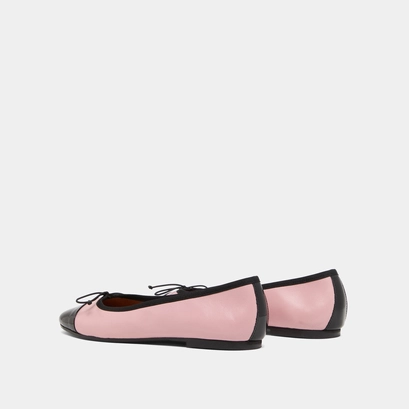 Ballet flats with round toes and bows in pink leather and black patent | DAXI