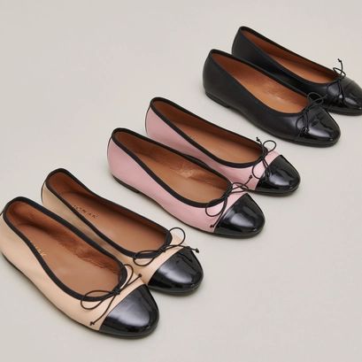 Ballet flats with round toes and bows in pink leather and black patent | DAXI