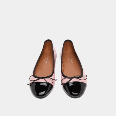 Ballet flats with round toes and bows in pink leather and black patent | DAXI