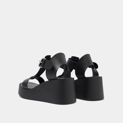 Wedge sandals with adjustable buckles in black leather | estelle