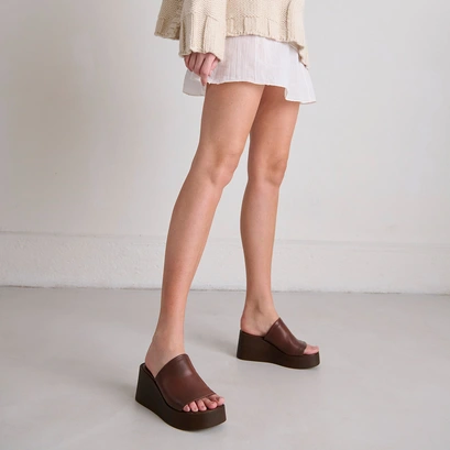 Wedge mules in dark brown leather | EUGENE