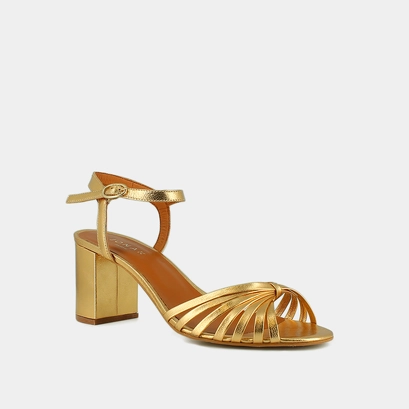 Sandals with heels and open toes in gold metallic leather | VIPSY