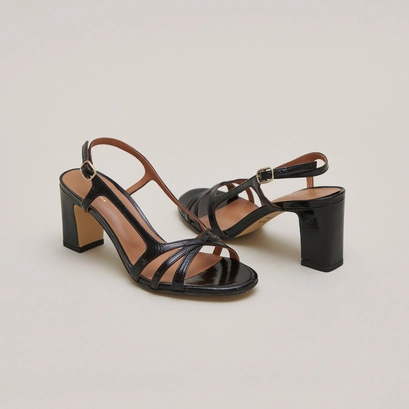 High-heeled sandals in black shiny leather | vaiana