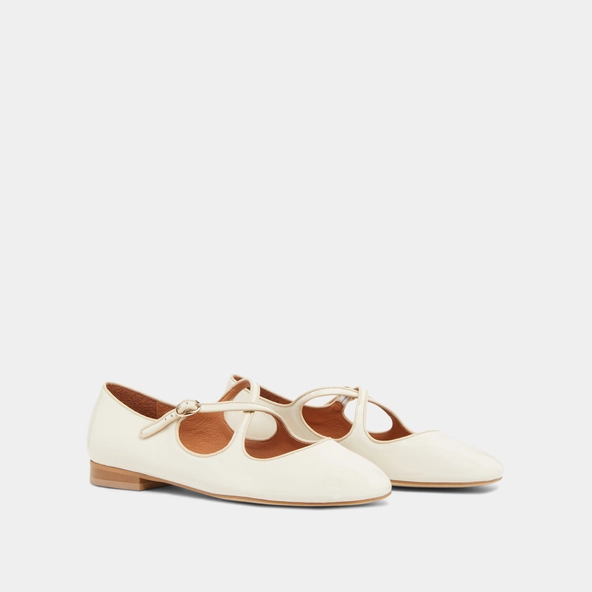 Ballet flats with crossed straps in ecru patent and ecru leather | DUCKY