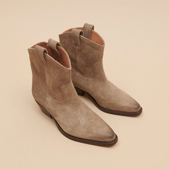 Lowboots with bevelled heels in taupe suede | DONATE