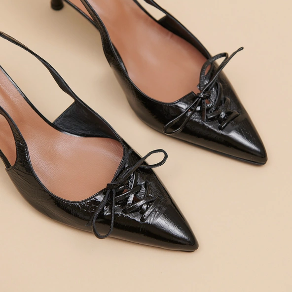 Pumps with open backs in shiny black leather | DOLENE