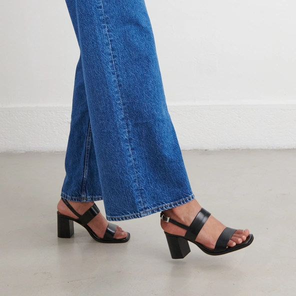 Heeled sandals in black leather | VALMONT