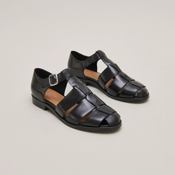 Sandals in black leather | AGOSTA