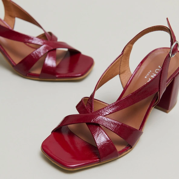 Heeled sandals in carmine red leather shiny leather | VANITY