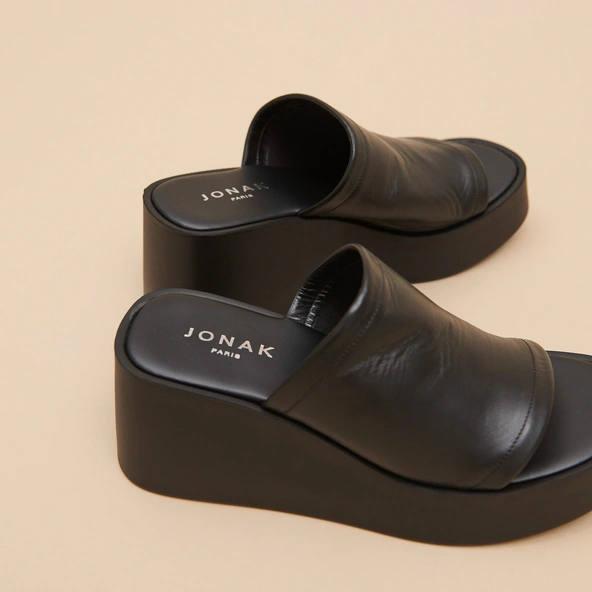 Wedge mules in black leather | EUGENE