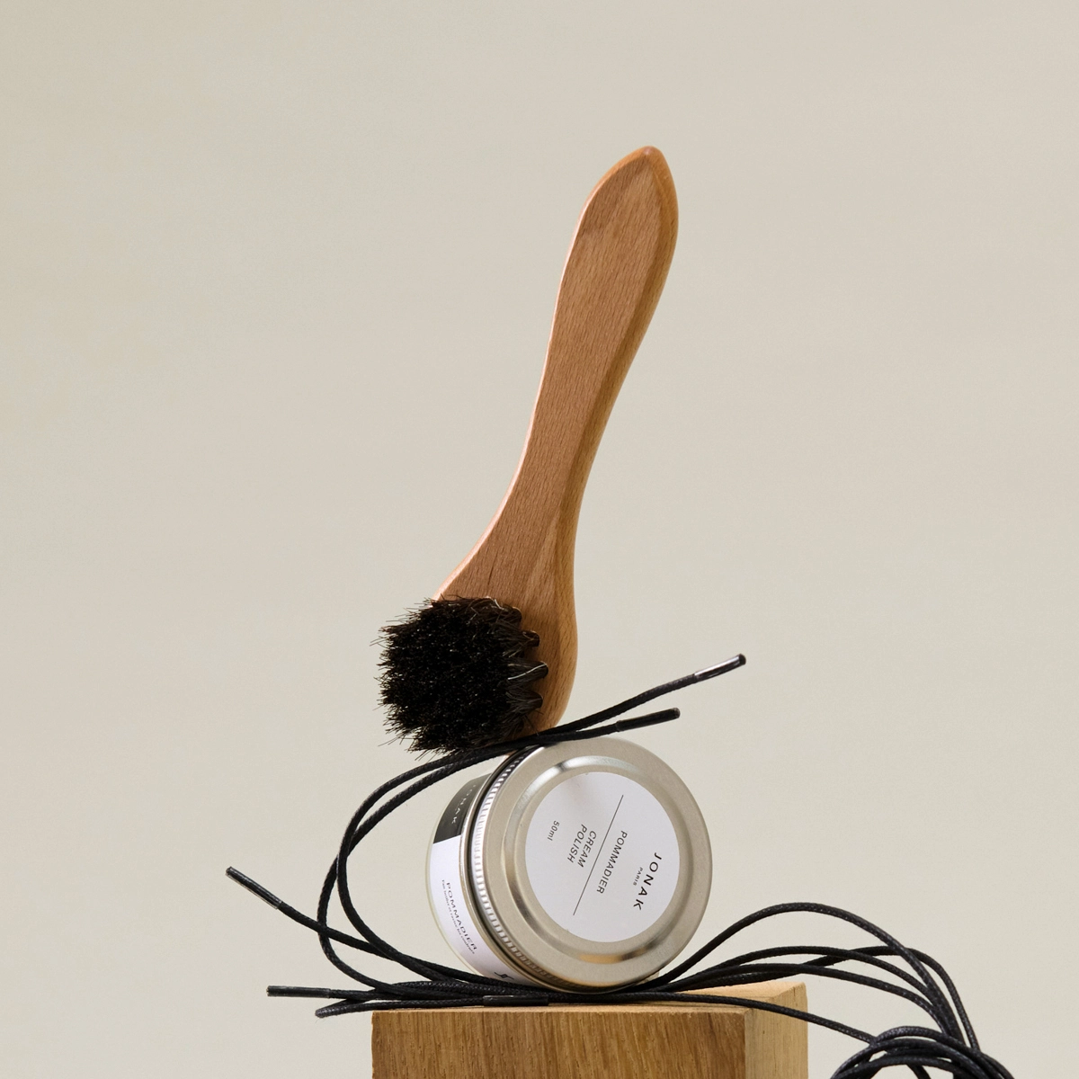 Circular dauber brush applies and spreads polish | circular dauber brush