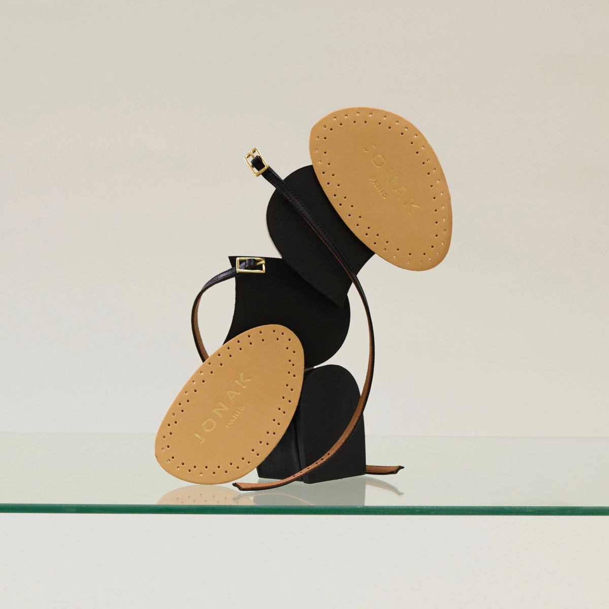 &frac12; Removale insole adjusts the size | &frac12; removale insole