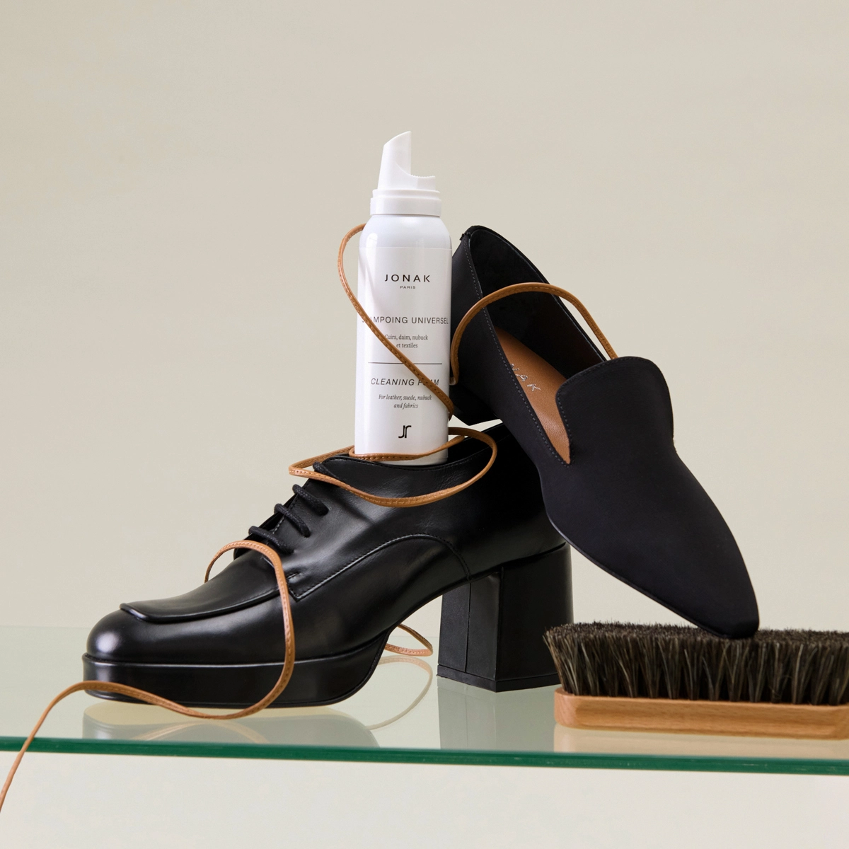 Cleaning foam cleans and removes stains | cleaning foam