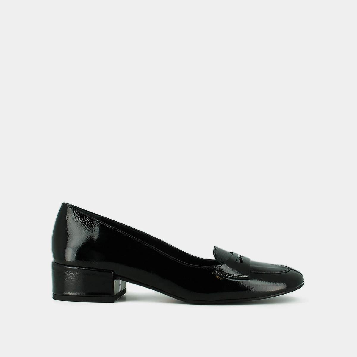 Low-heeled loafers in black pleated patent | BERNIE