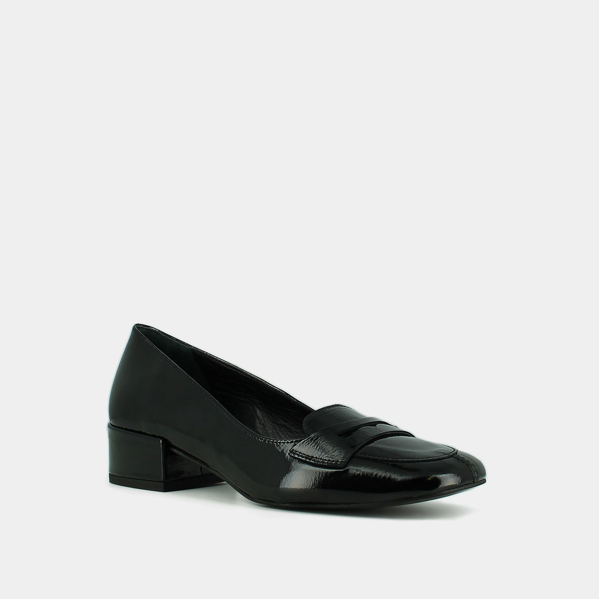 Low-heeled loafers in black pleated patent | BERNIE