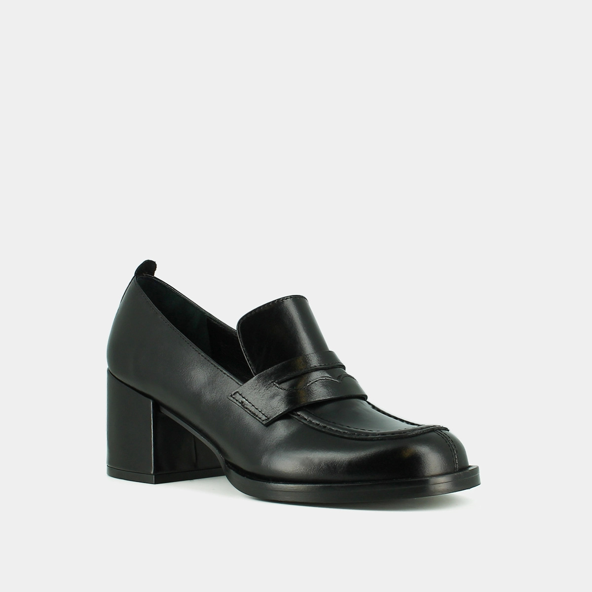 College loafers with heels in black leather | BICHE