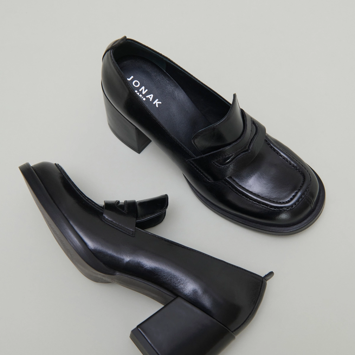 College loafers with heels in black leather | BICHE