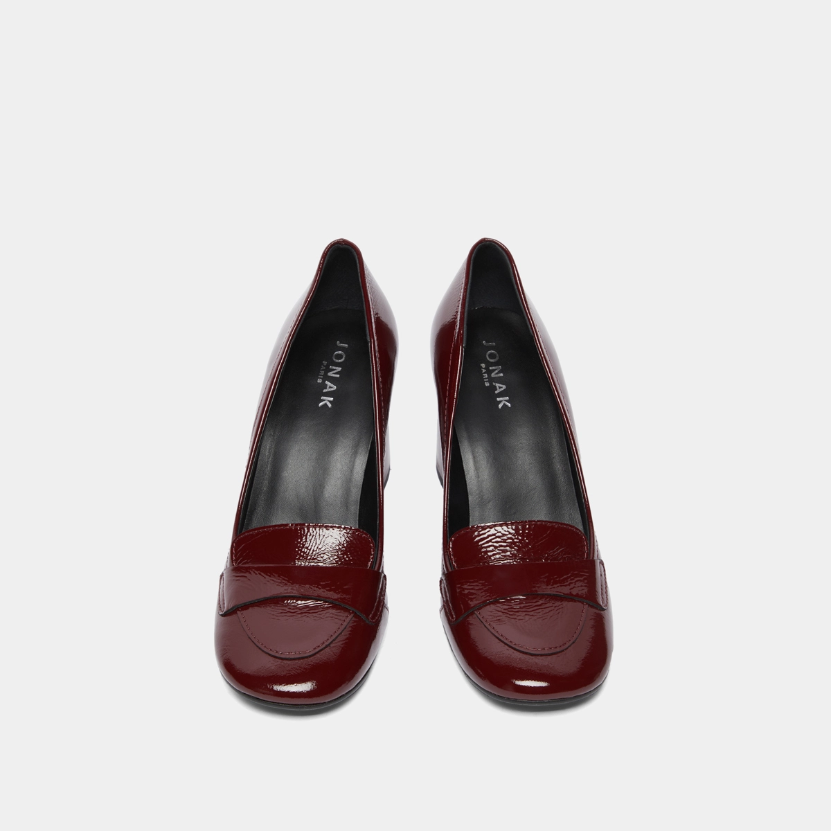 Heeled loafers with square toe in burgundy pleated patent | BISE