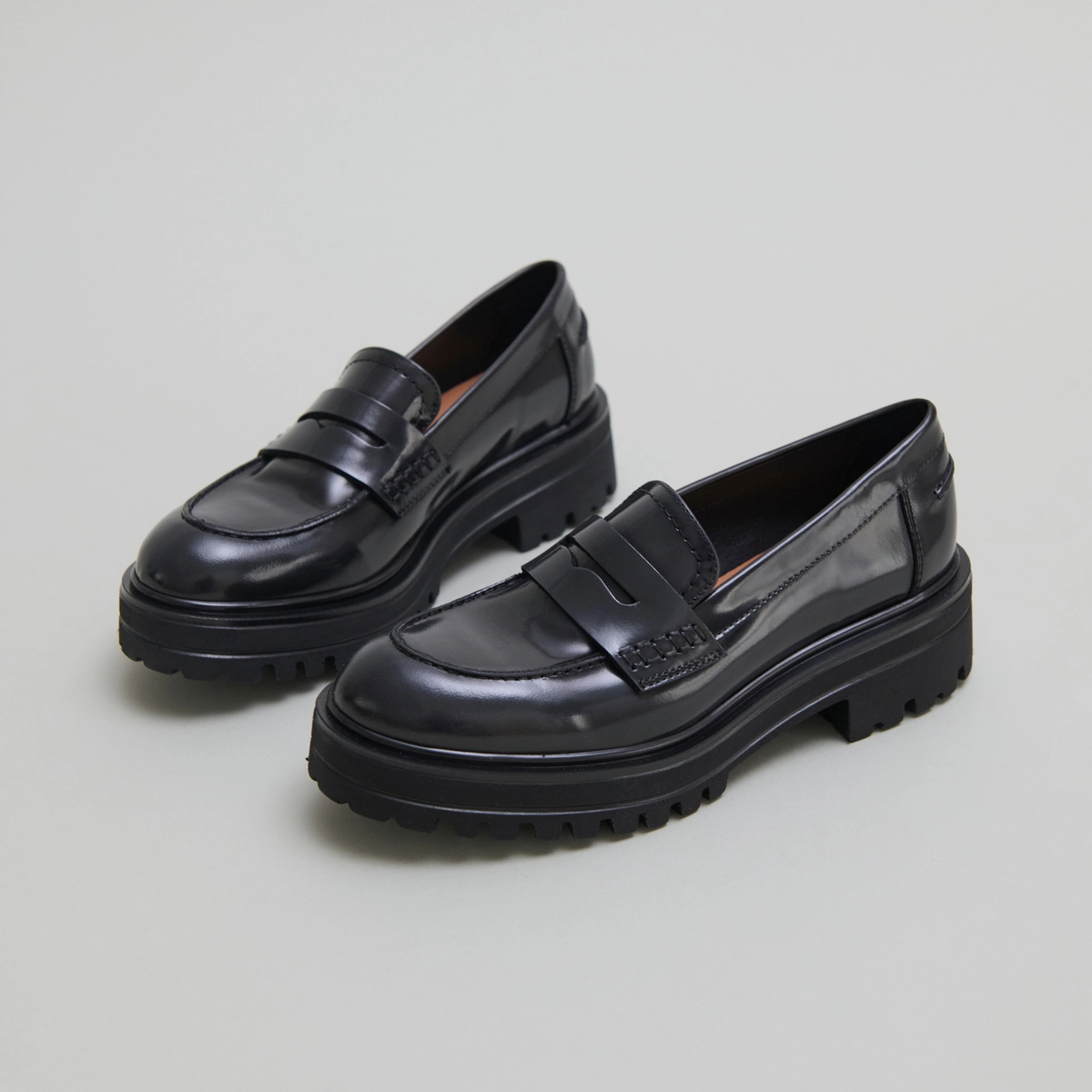 Loafers with notched soles in grey patinated leather | ALFI