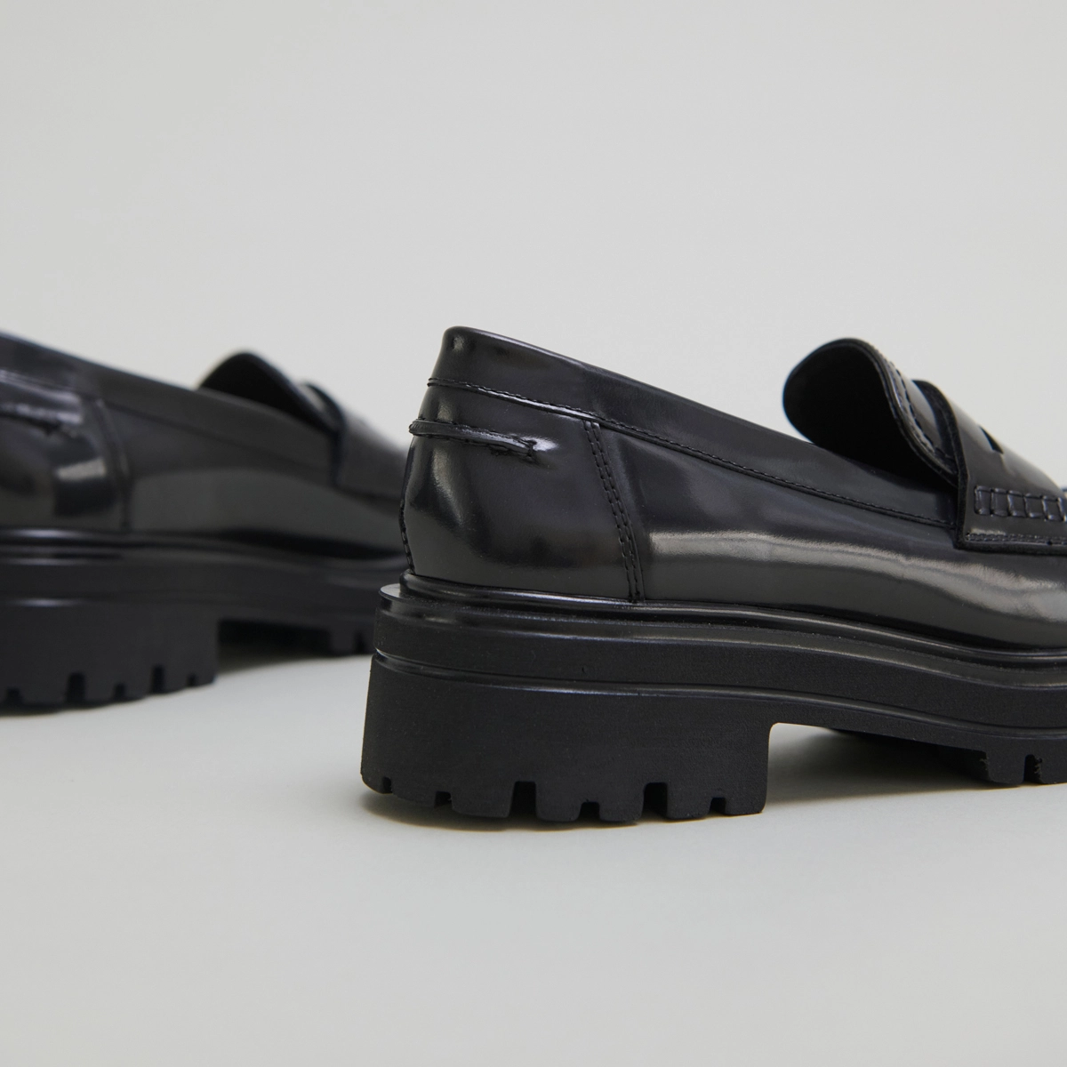 Loafers with notched soles in grey patinated leather | ALFI