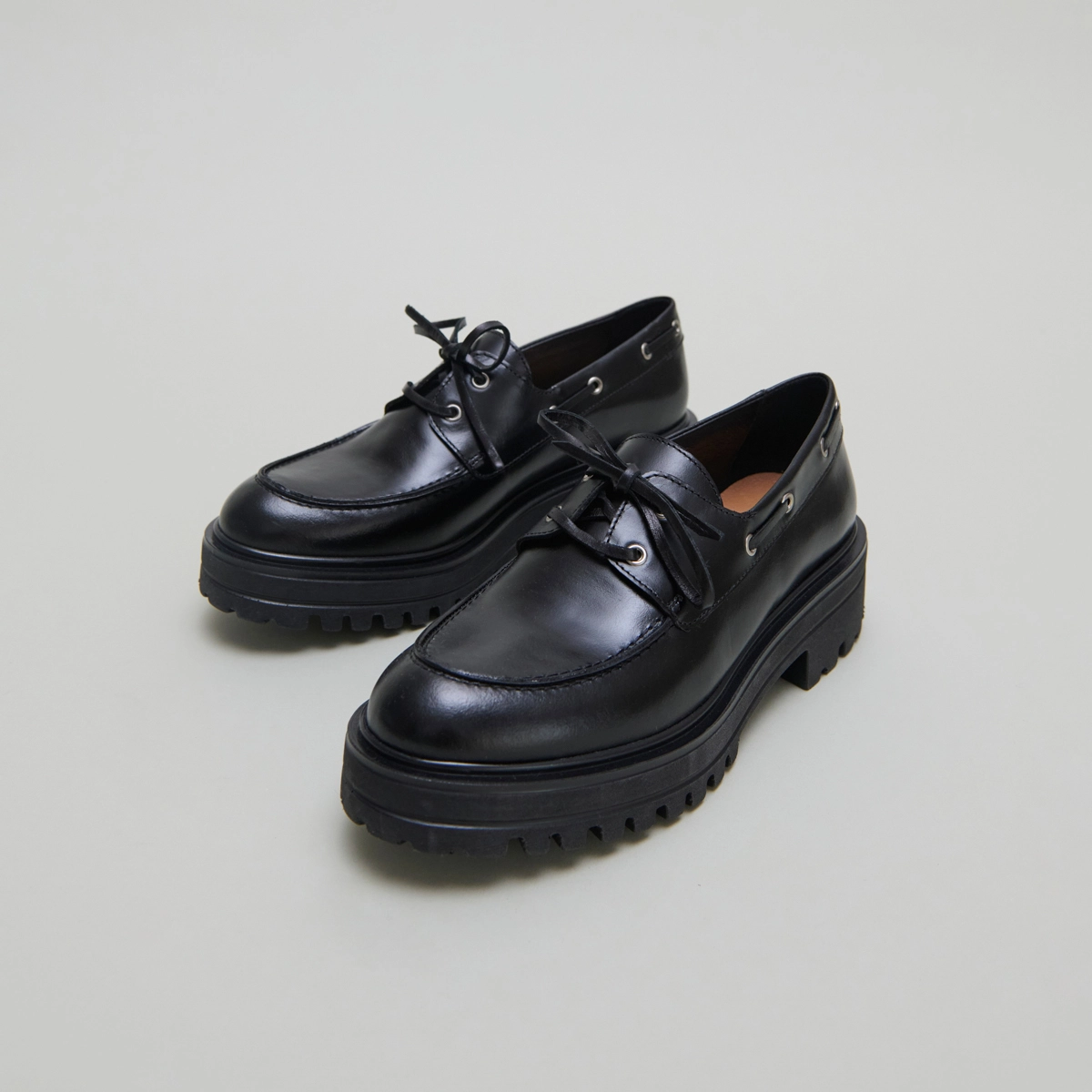 Lace-up derbies in black leather | ANGELUS