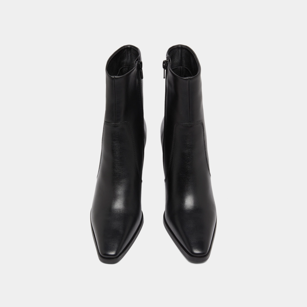 Pointed toe ankle boots in black leather | PAM