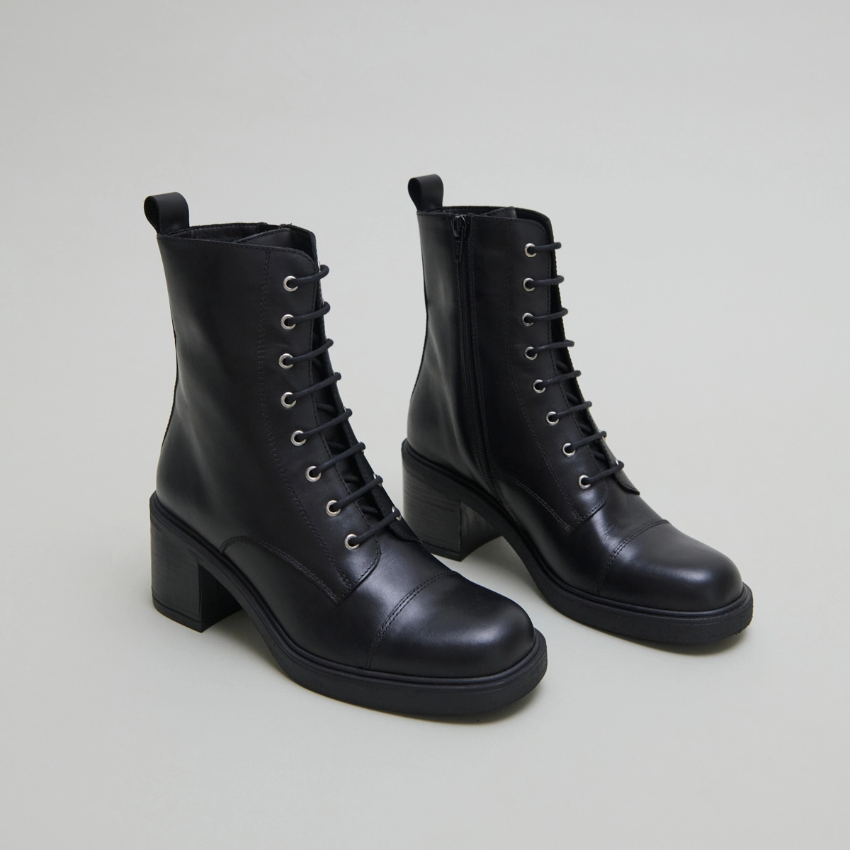 Lace-up ankle boots with back elastic straps in black leather | PANAME