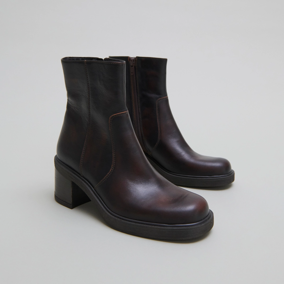 Lowboots with heels in brown patinated leather | PANDA