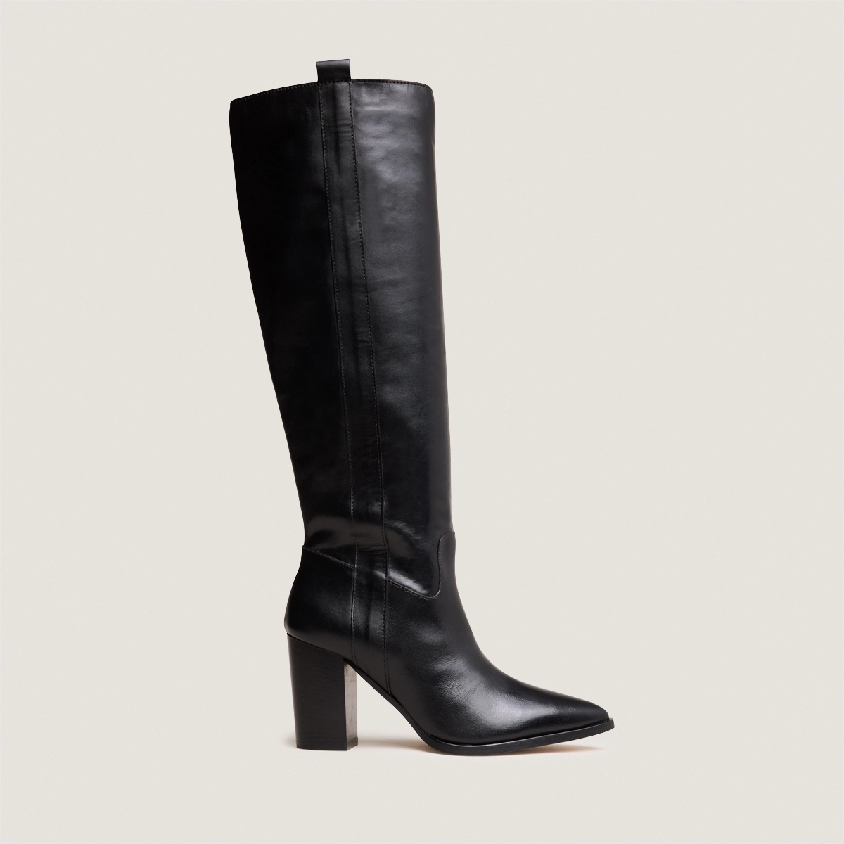 Boots with high heels and pointed toes in black leather | PECHE