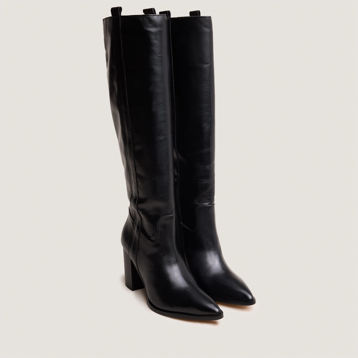 Boots with high heels and pointed toes in black leather | PECHE