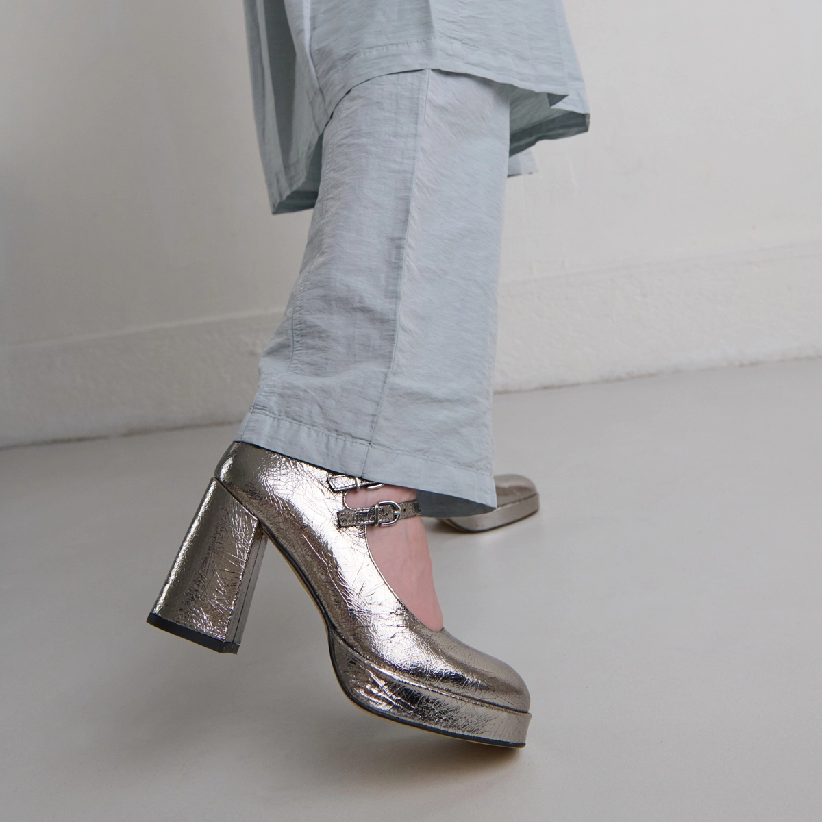 Mary Jane with double straps and platforms in dark silver metallic leather | VERITE