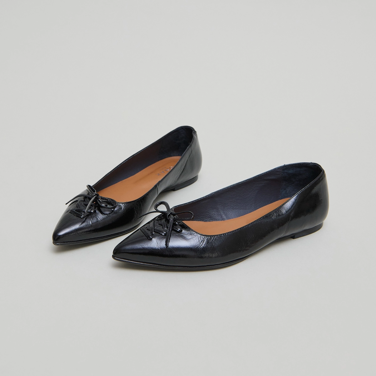 Pointed-toe lace-up ballet flats in black shiny leather | DAMY